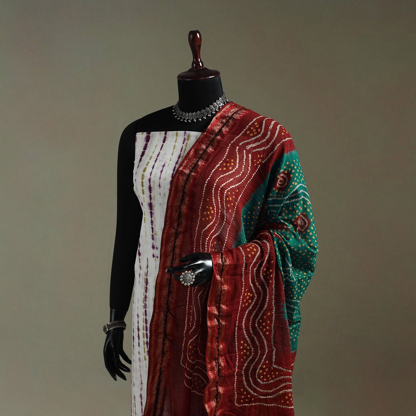 Kutch tie-dye pure mul cotton bandhani dupatta with border