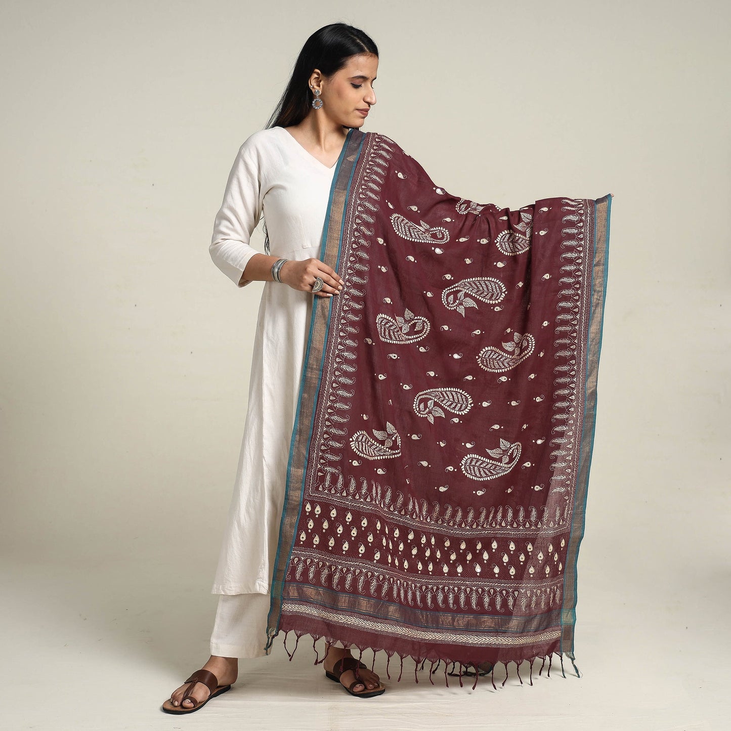 Buy Bengal Kantha Embroidered Cotton Handloom Dupatta Online at iTokri.com