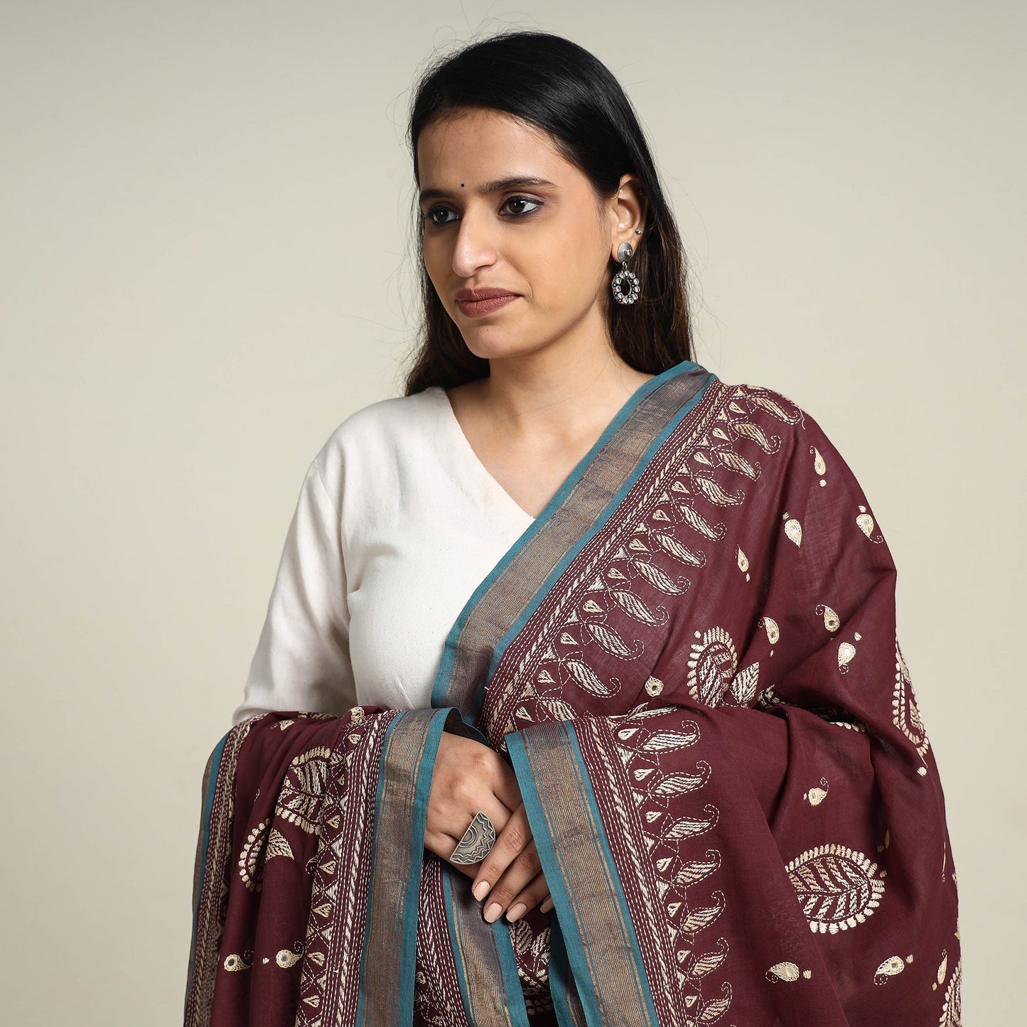 Buy Bengal Kantha Embroidered Cotton Handloom Dupatta Online at iTokri.com