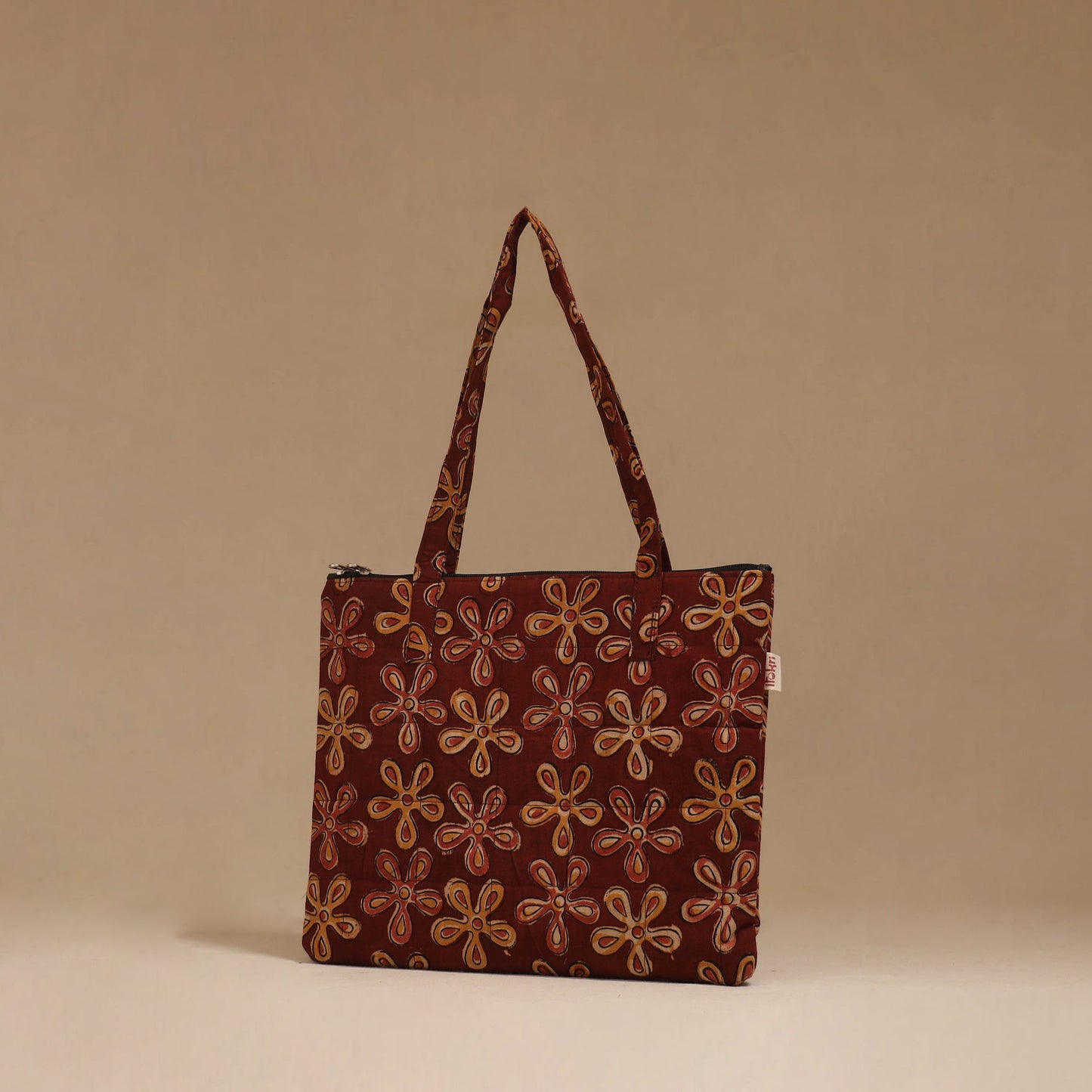 Handcrafted quilted handbag 02