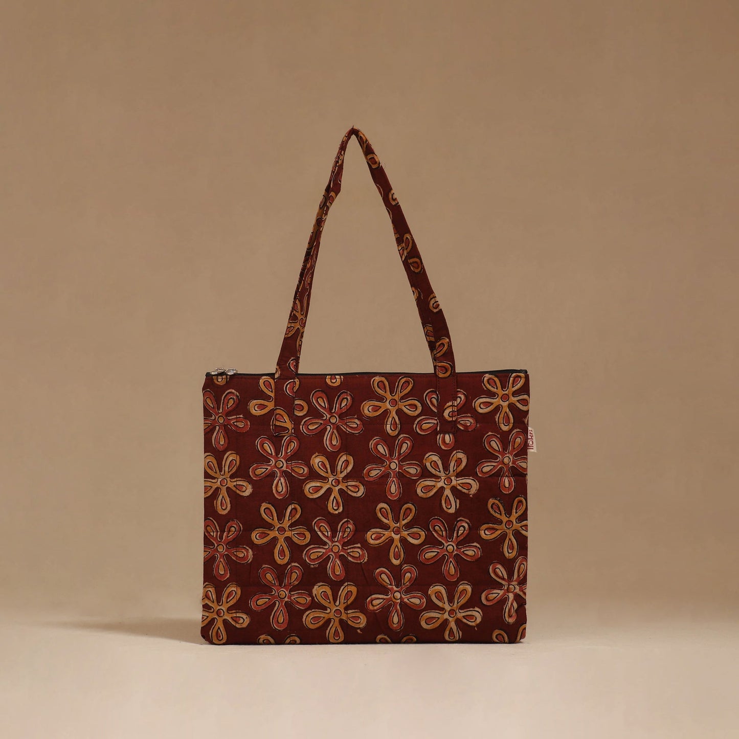 Handcrafted quilted handbag 02