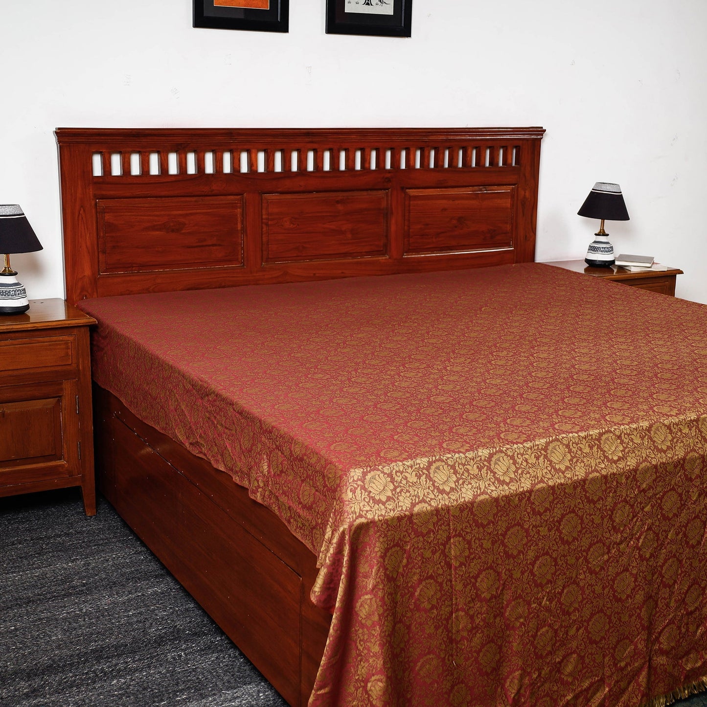 Himroo Handloom Jacquard Mercerized Cotton Double Bed Cover