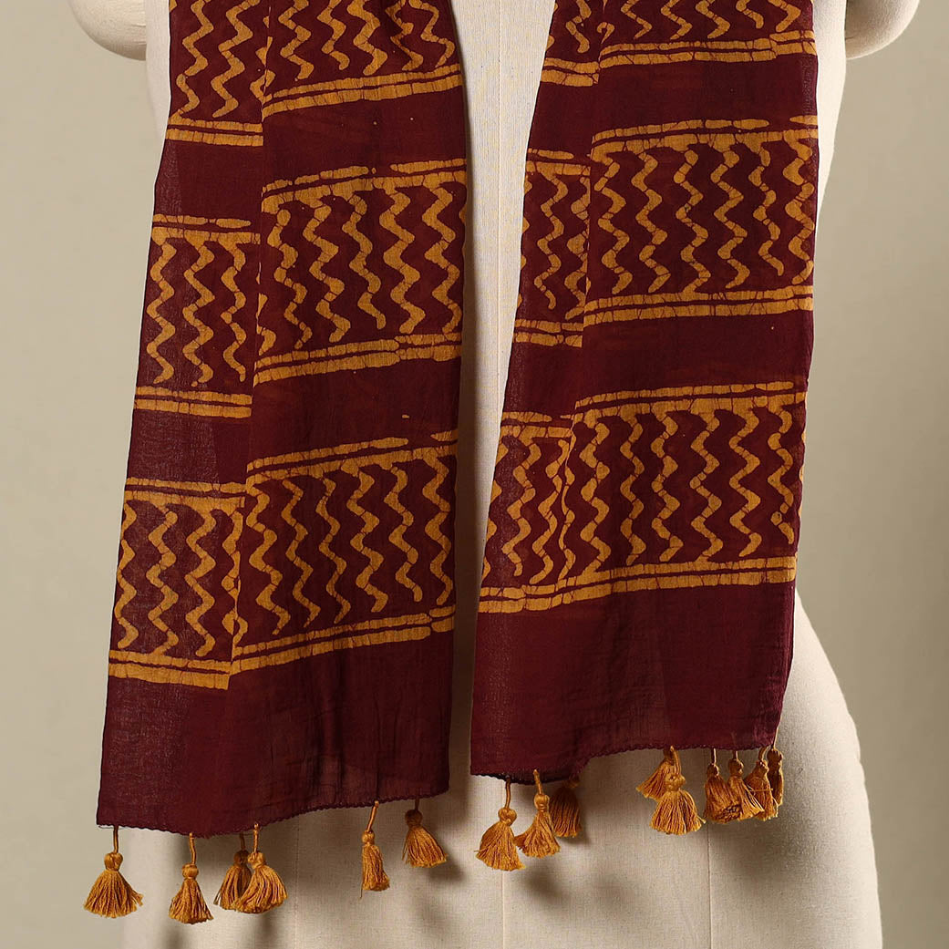 Maroon Mul Cotton Hand Batik Print Stole with Tassels