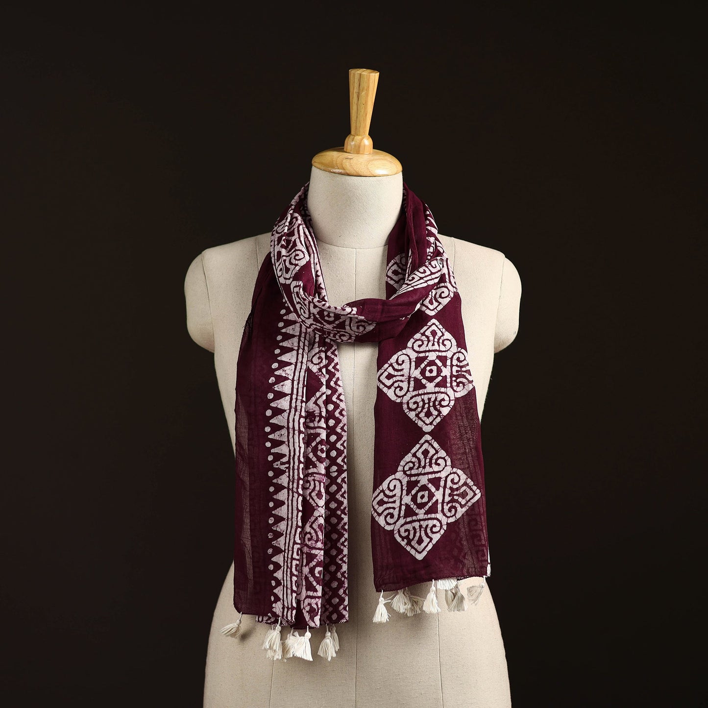 Mul cotton kutch hand batik stole with tassels 09