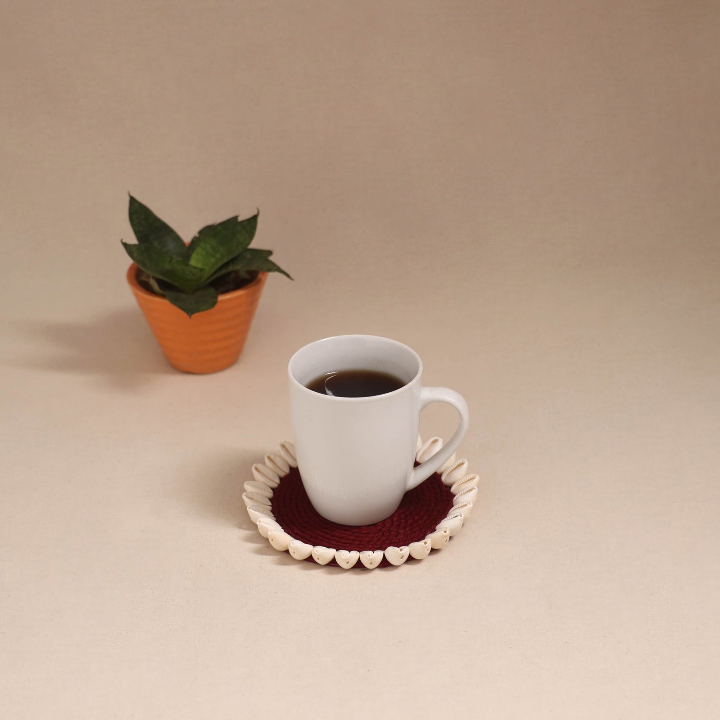 Shell work handcrafted thread coaster 04