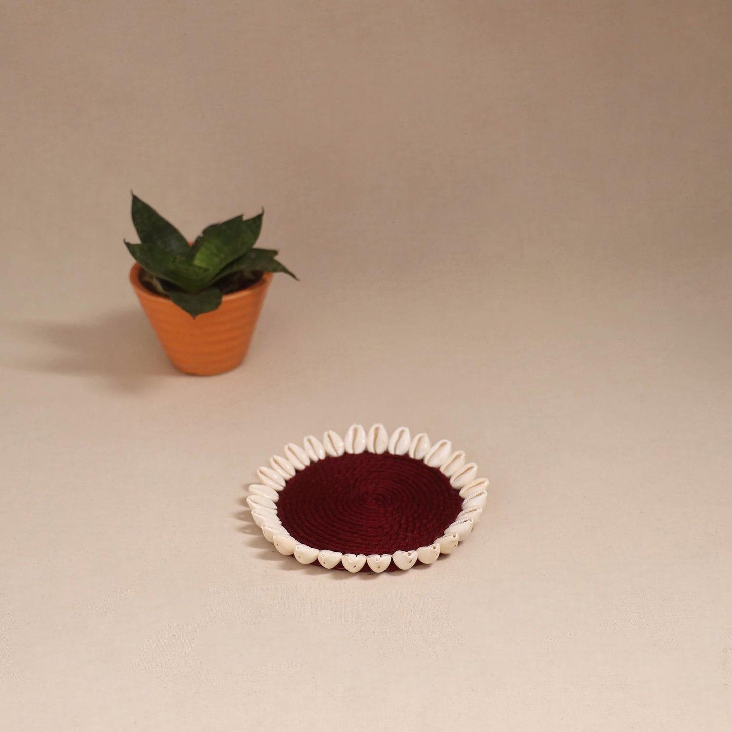 Shell work handcrafted thread coaster 04