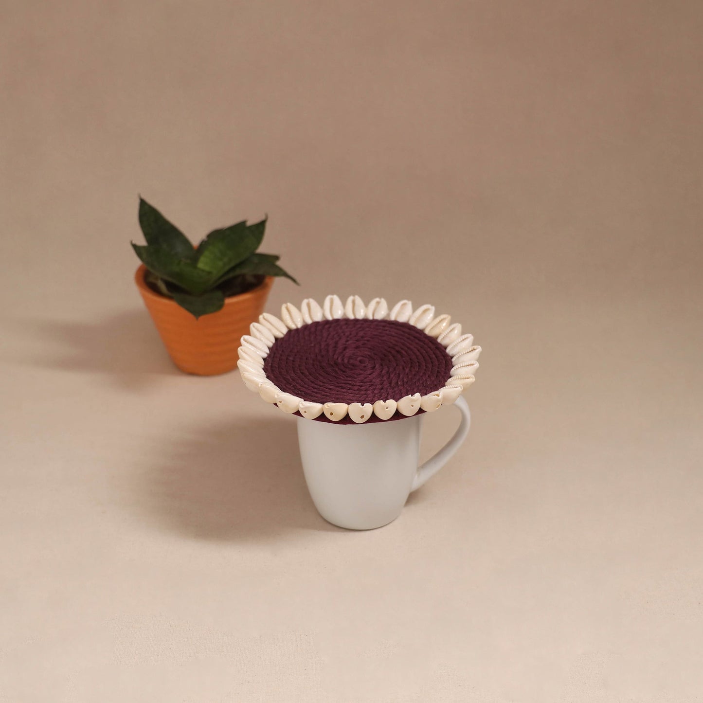 Shell work handcrafted thread coaster 07