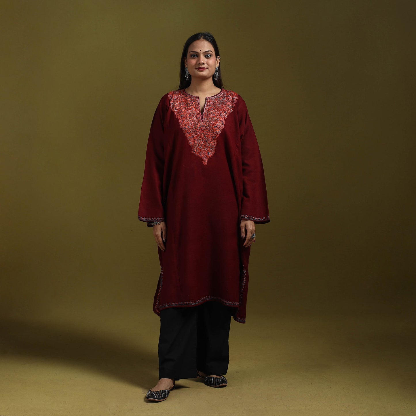 Sozni hand embroidered kashmiri merino wool pheran 68