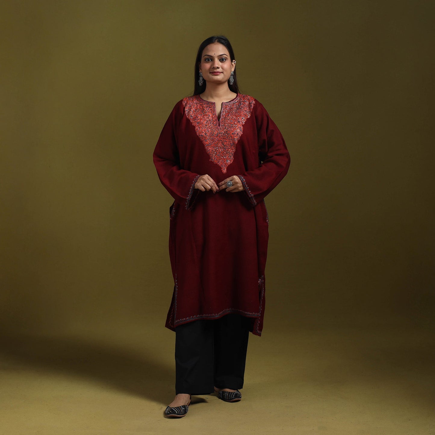 Sozni hand embroidered kashmiri merino wool pheran 68