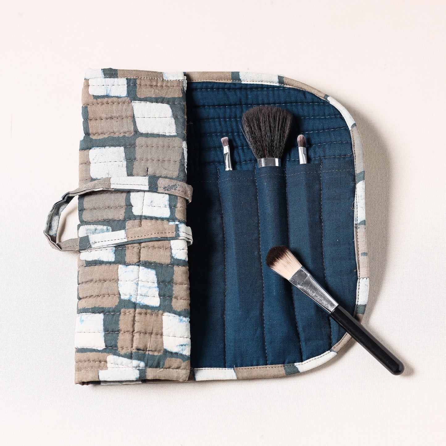 Multipurpose Segmented Make-up Brush Wrap Pouch/Case