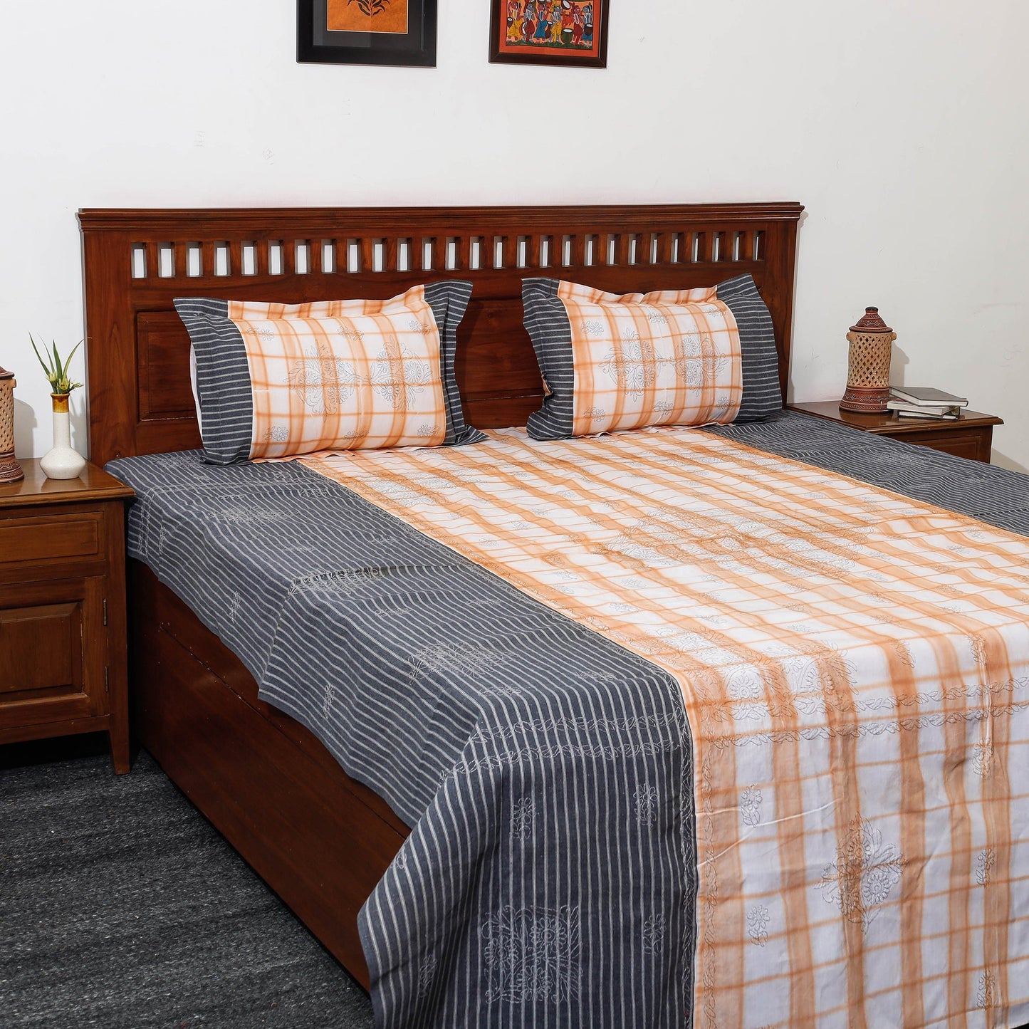 Buy Chikankari Hand Embroidery Cotton Double Bedcover with Pillow Covers at iTokri.com