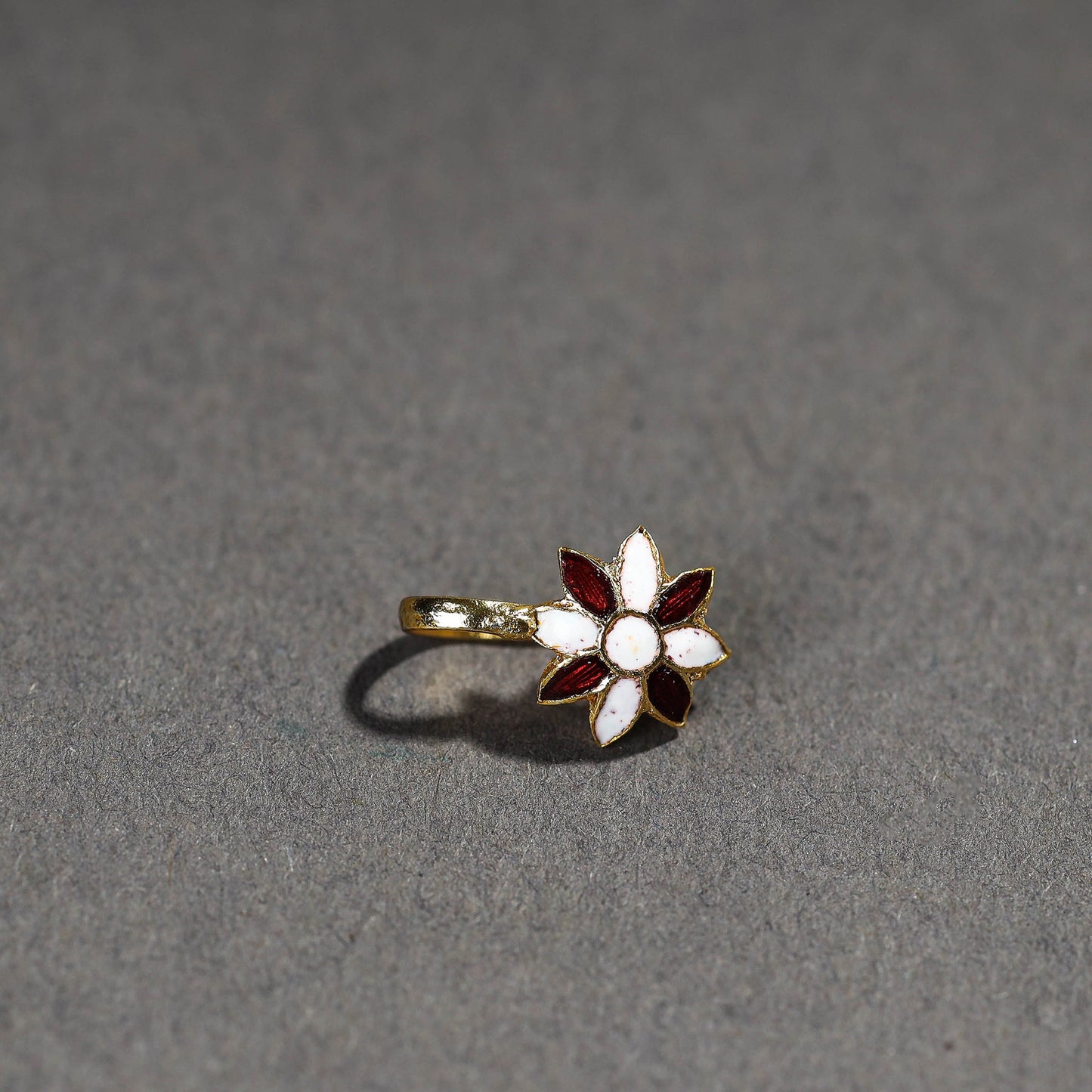 Handcrafted Paka Meenakari Nosepin