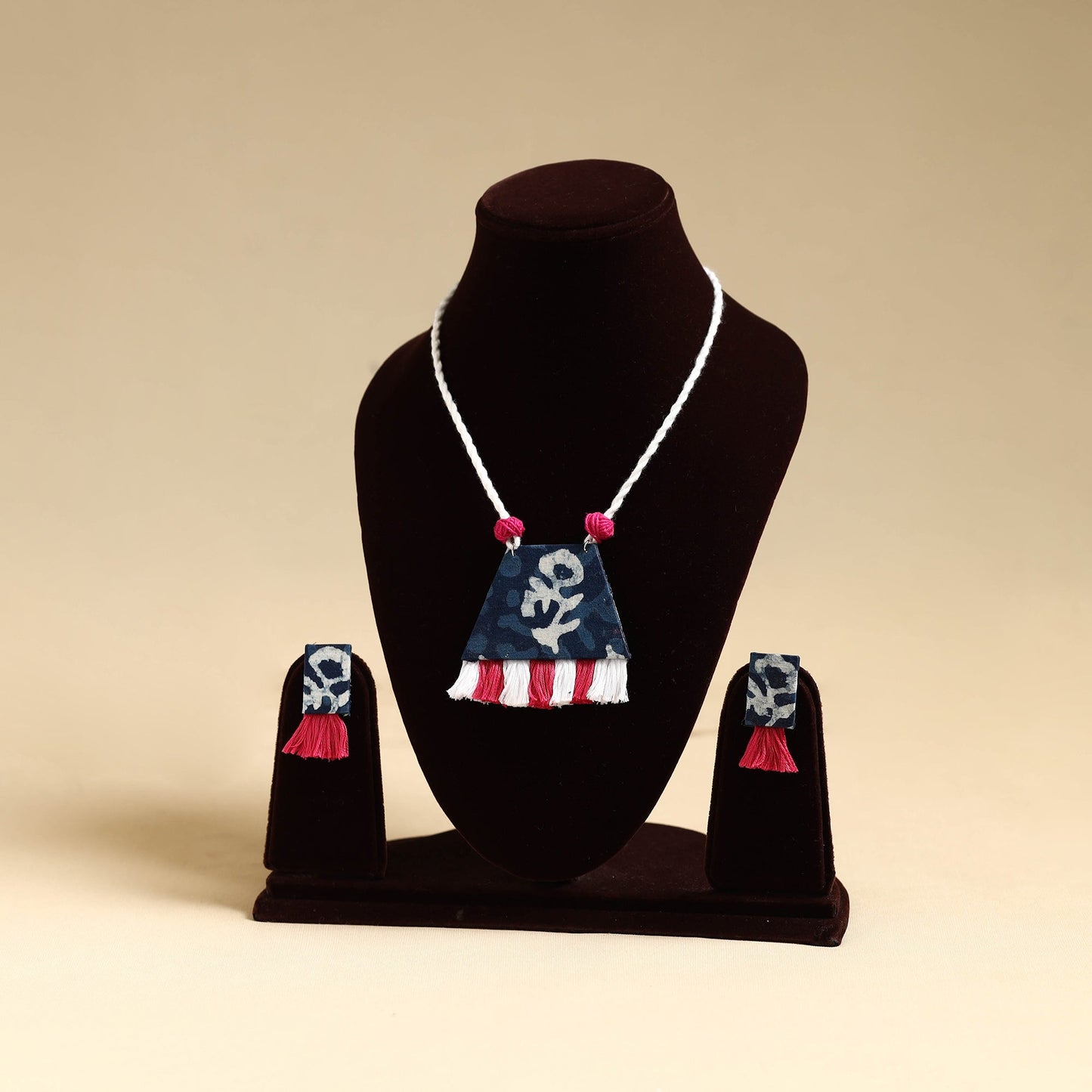 Buy Handmade Fabart Necklace Set