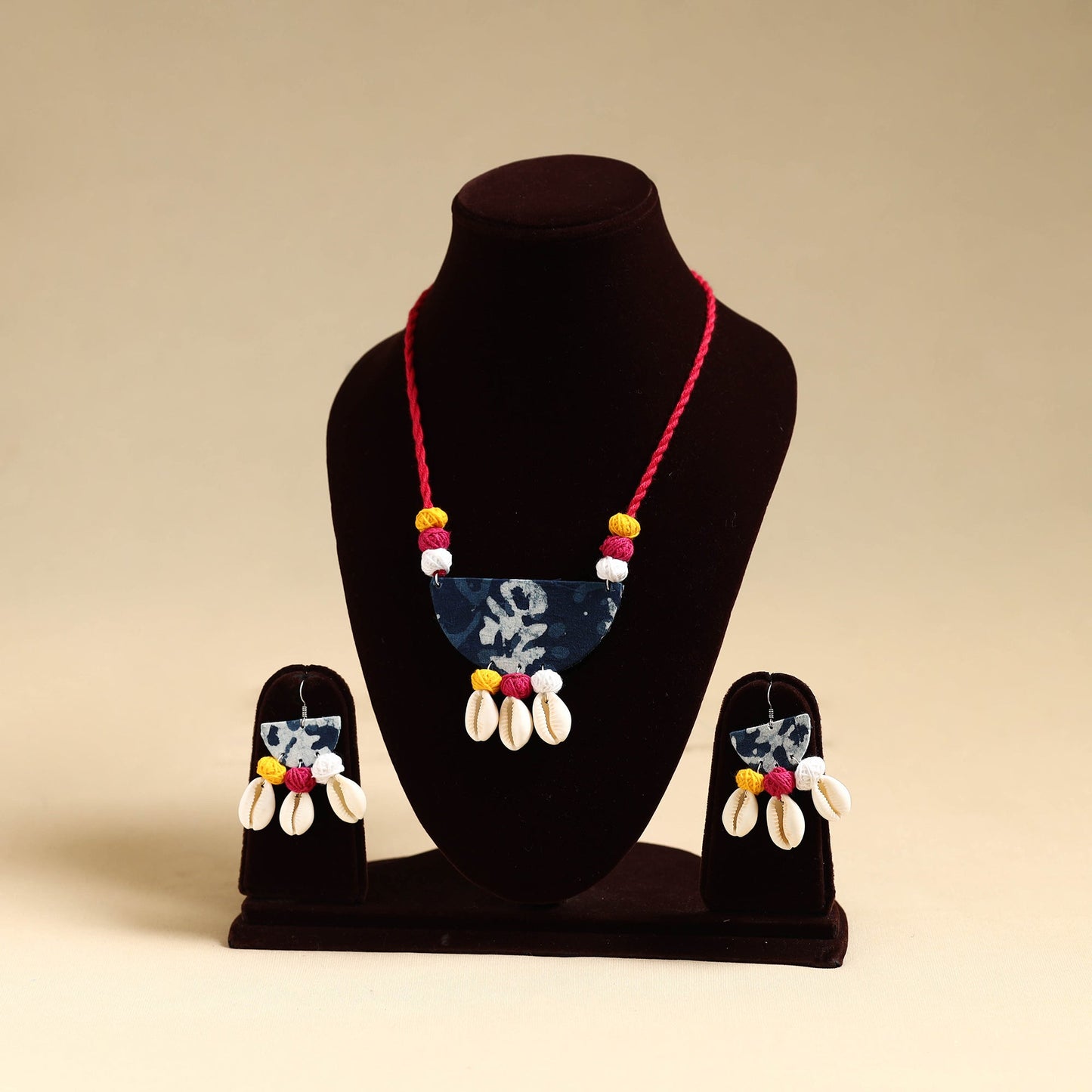 Buy Handmade Fabart Shell Necklace Set