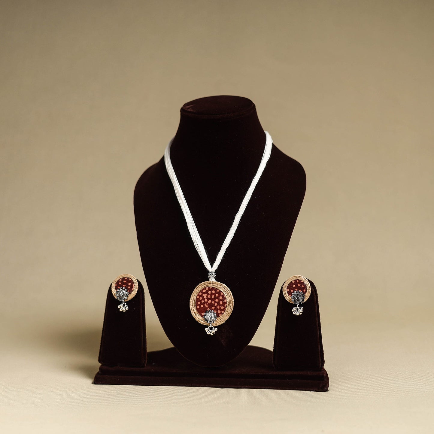 Buy Handmade GS Jute Fabart Necklace Set Online