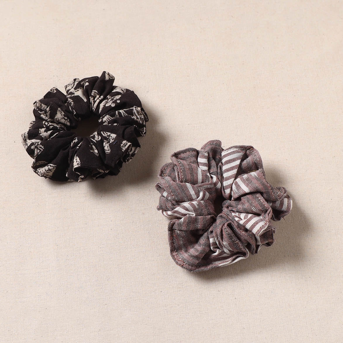 Handmade rubber band/scrunchies (set of 2) 116 - handcrafted
