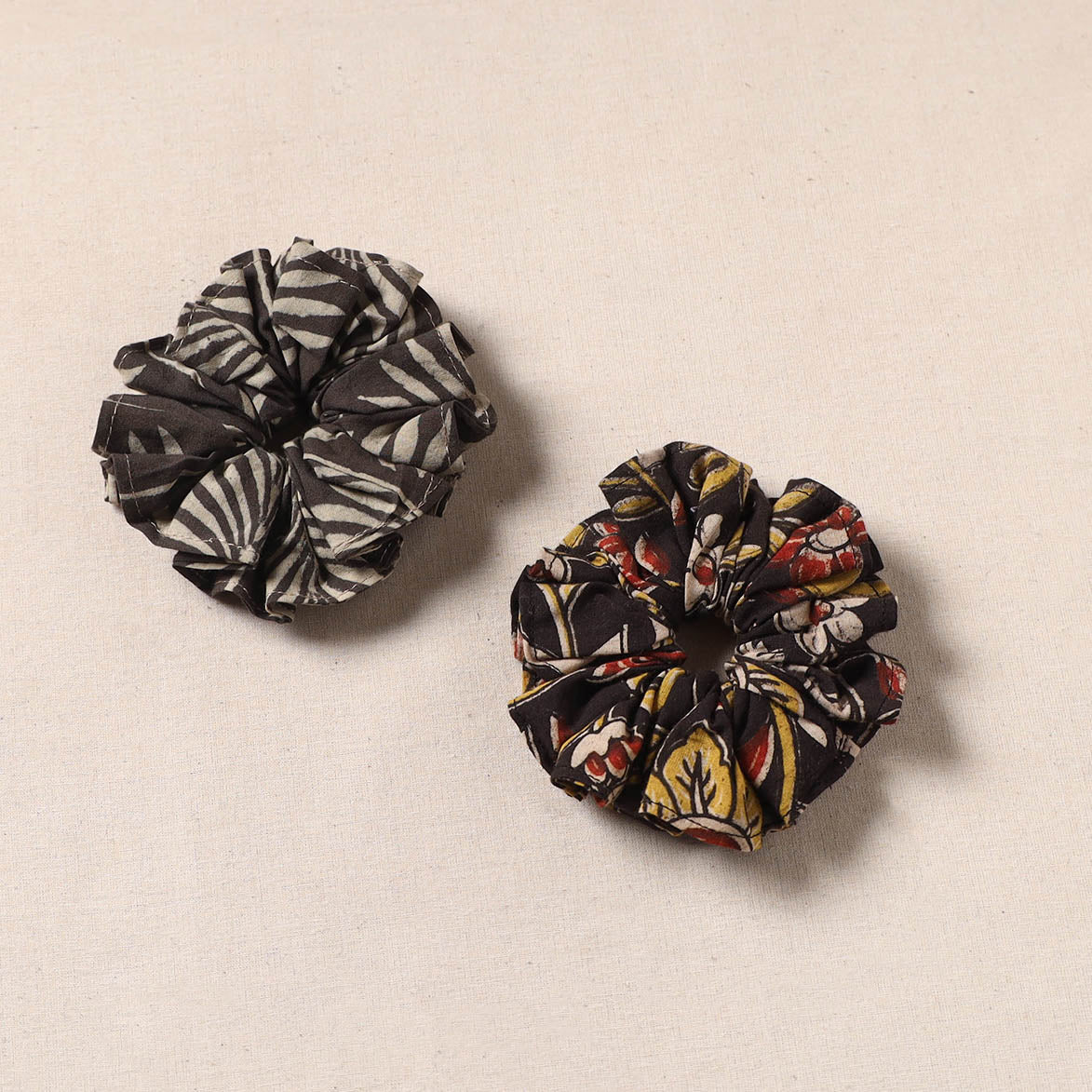 Handmade rubber band/scrunchies (set of 2) 119 - handcrafted