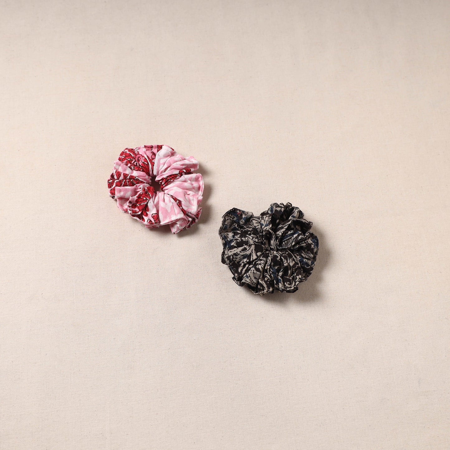 Handmade rubber band/scrunchies (set of 2) 130 - handcrafted