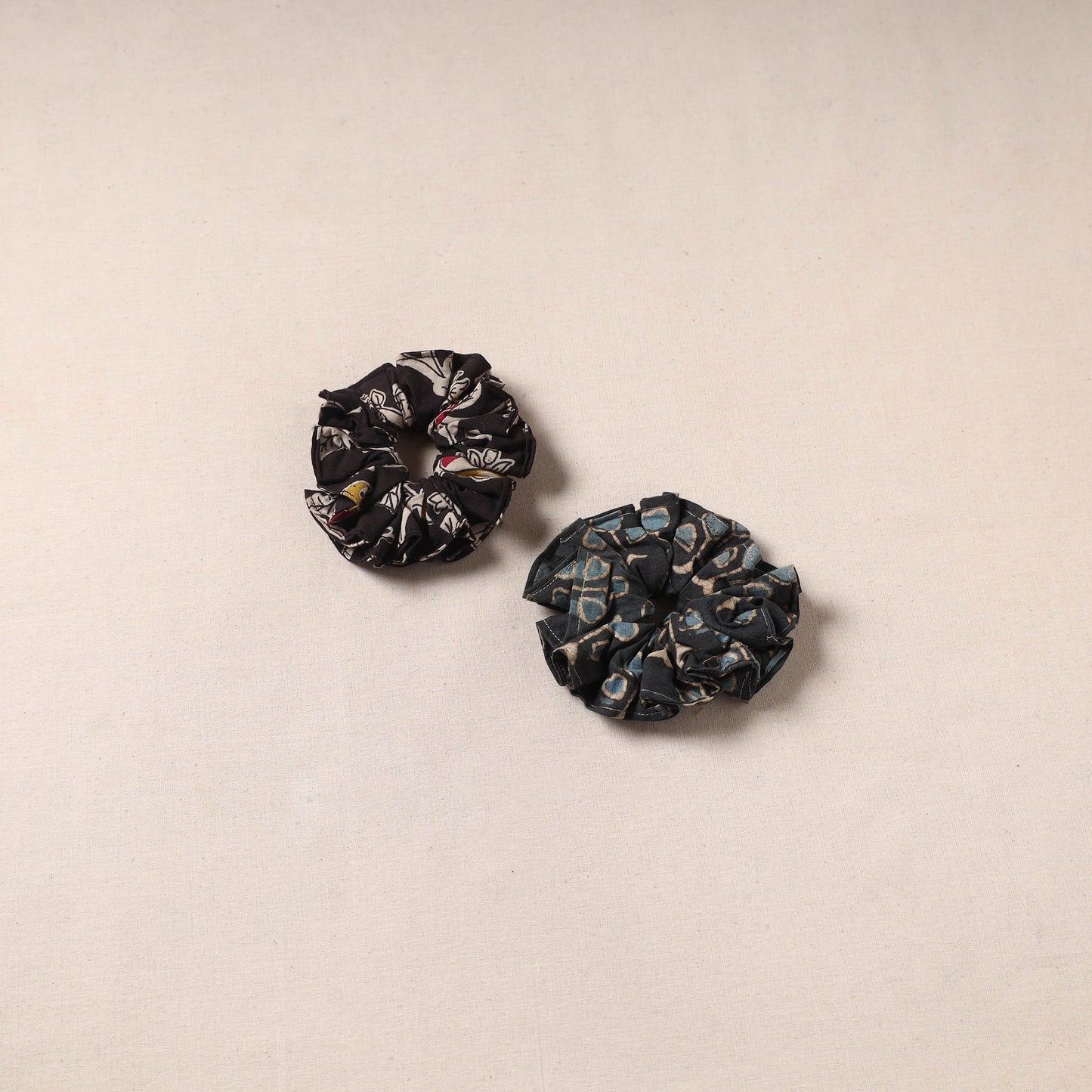 Handmade rubber band/scrunchies (set of 2) 131 - handcrafted