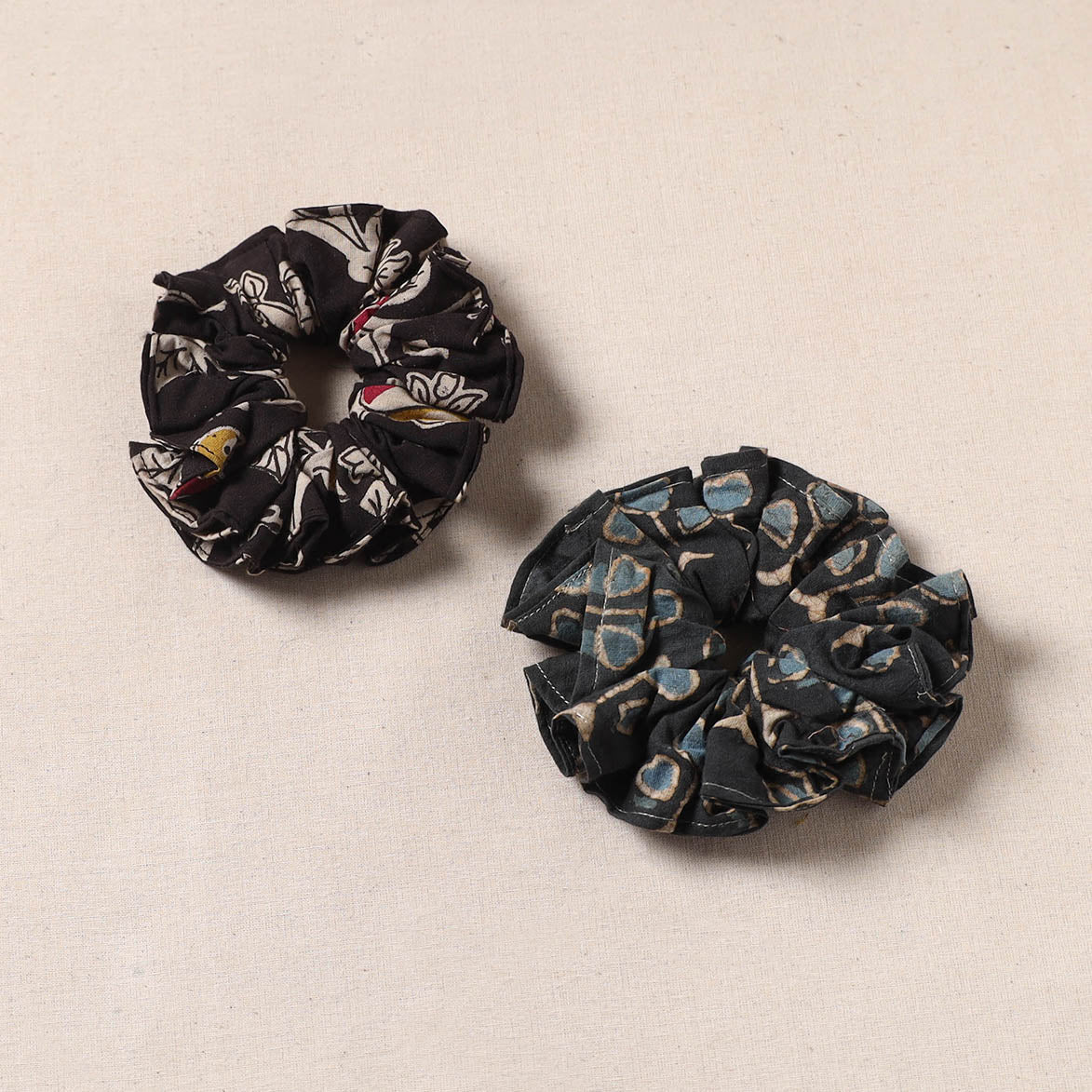 Handmade rubber band/scrunchies (set of 2) 131 - handcrafted