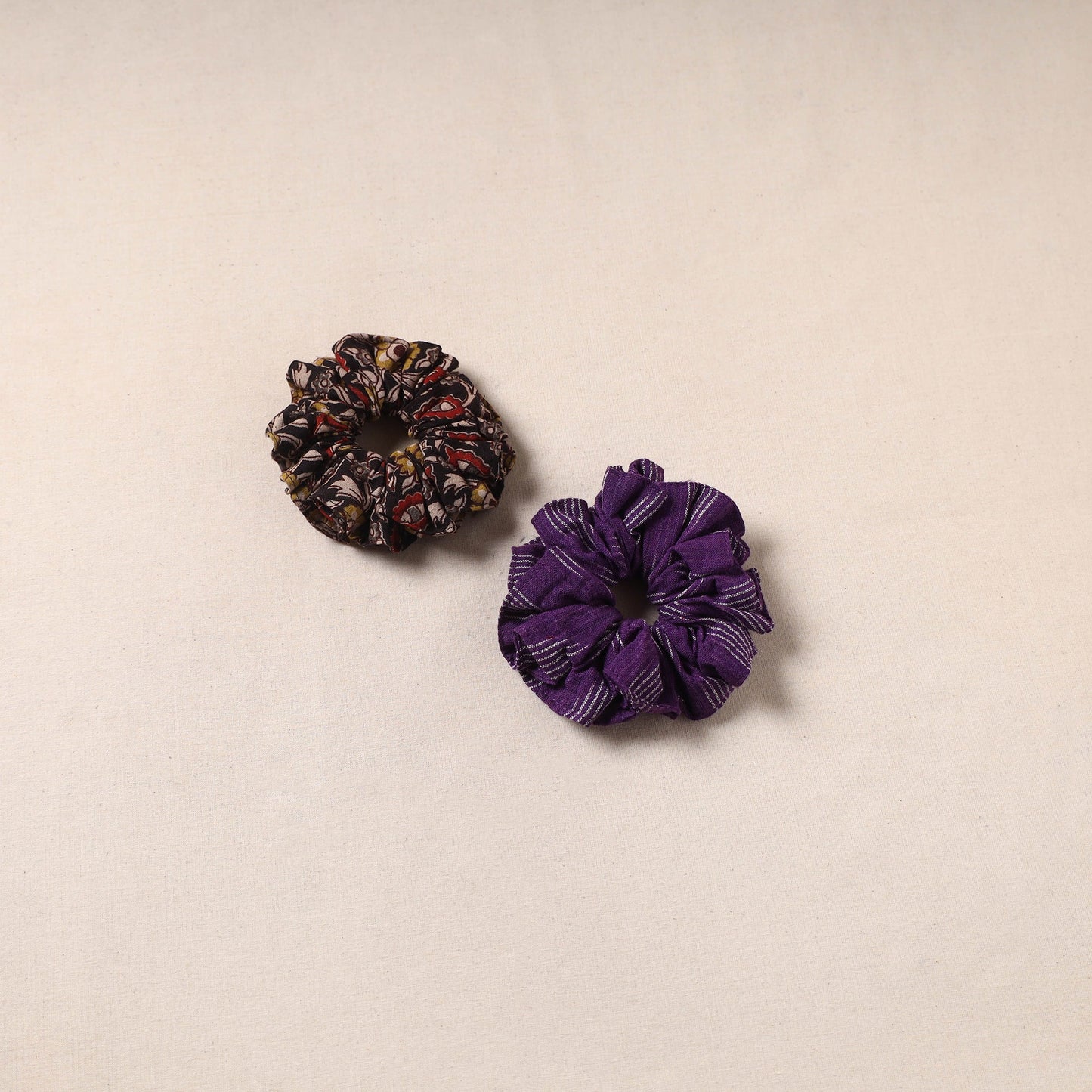 Handmade rubber band/scrunchies (set of 2) 136 - handcrafted