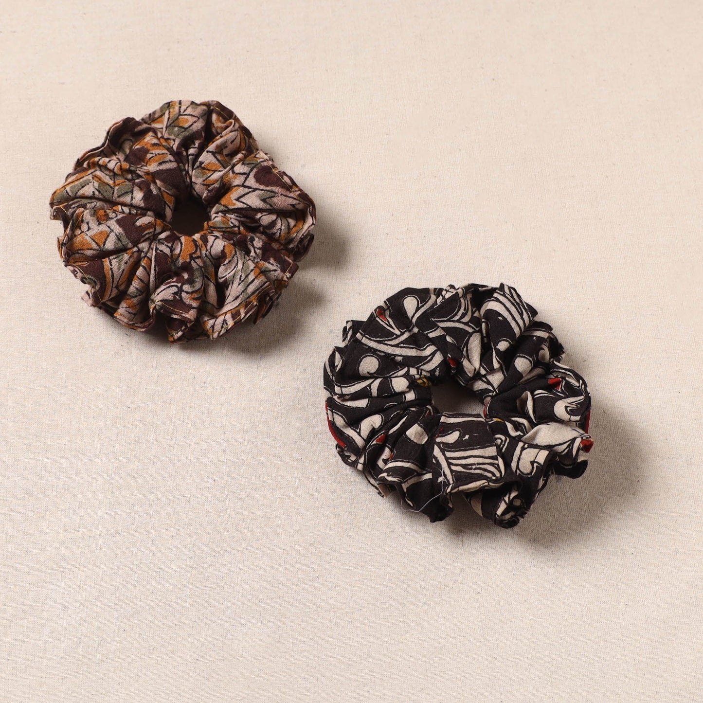 Handmade rubber band/scrunchies (set of 2) 160 - handcrafted