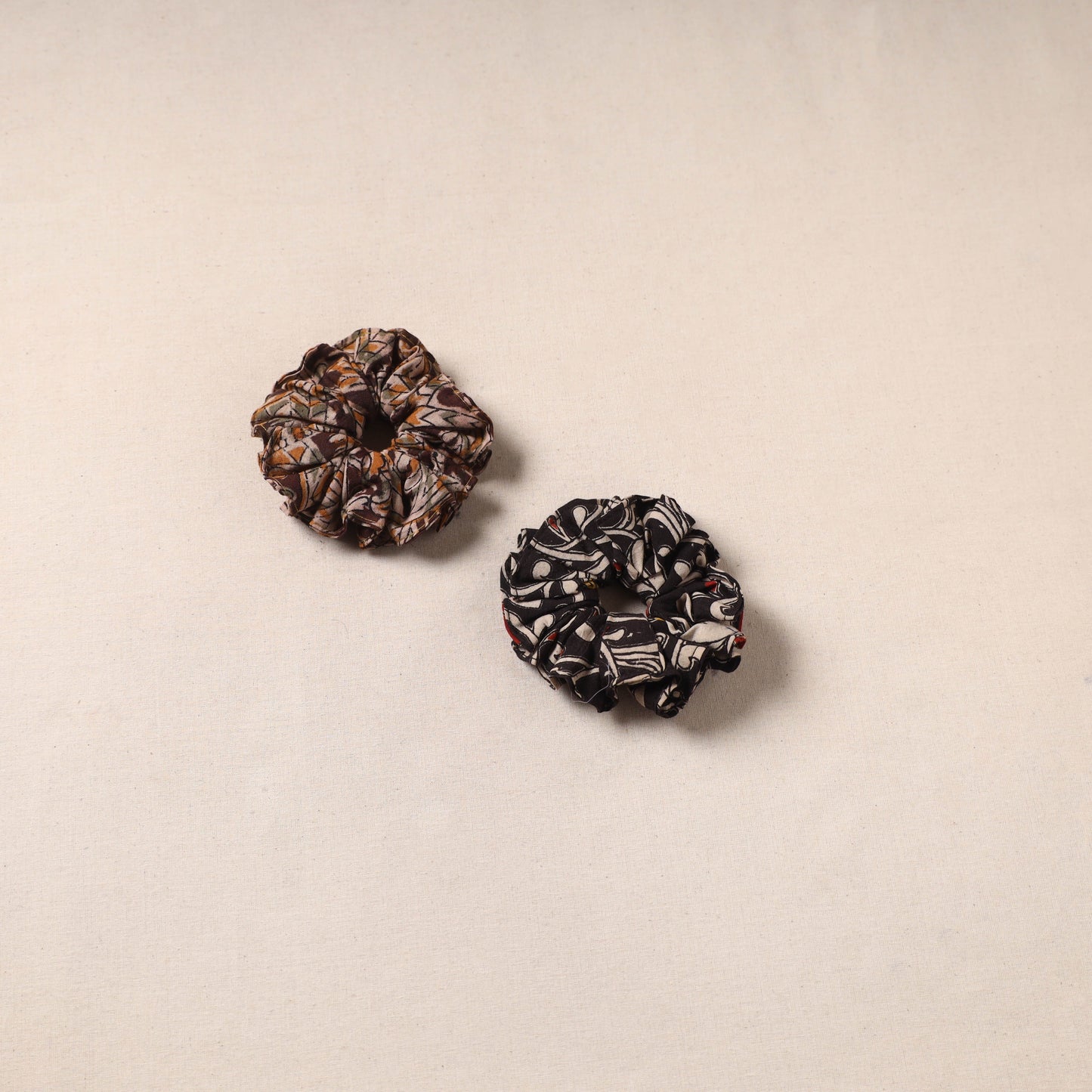 Handmade rubber band/scrunchies (set of 2) 160 - handcrafted