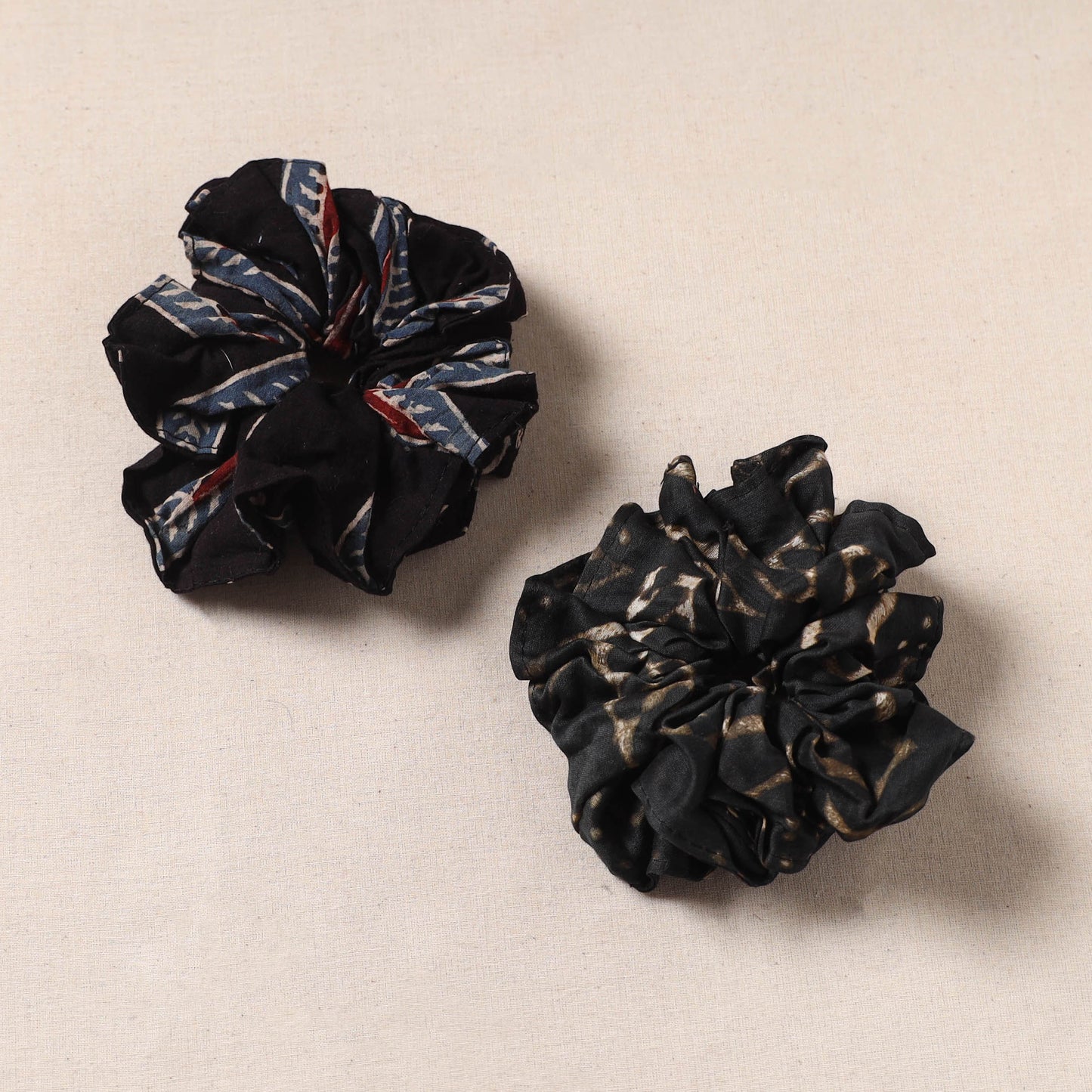 Handmade rubber band/scrunchies (set of 2) 183 - handcrafted