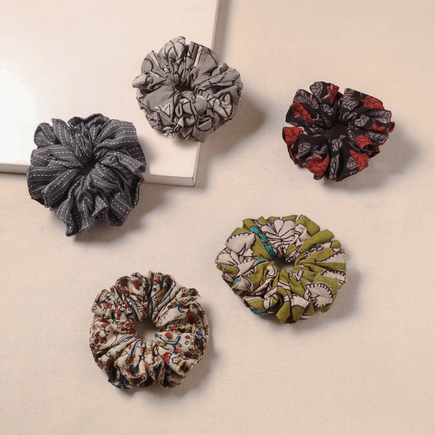 Handmade rubber band/scrunchies (set of 5) 105 - handcrafted