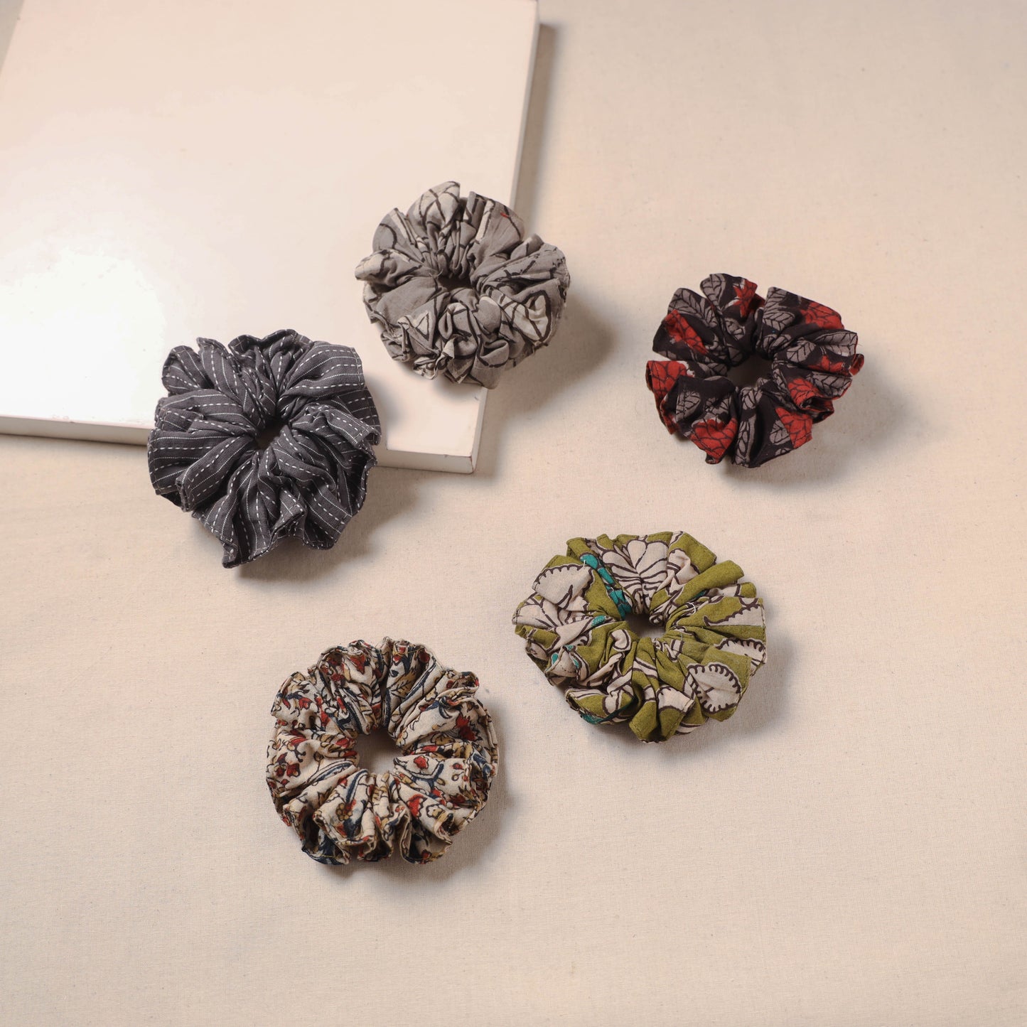 Handmade rubber band/scrunchies (set of 5) 105 - handcrafted