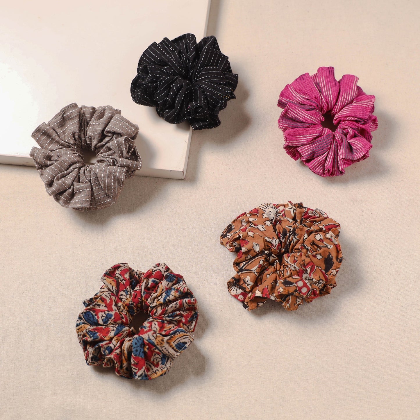 Handmade rubber band/scrunchies (set of 5) 111 - handcrafted
