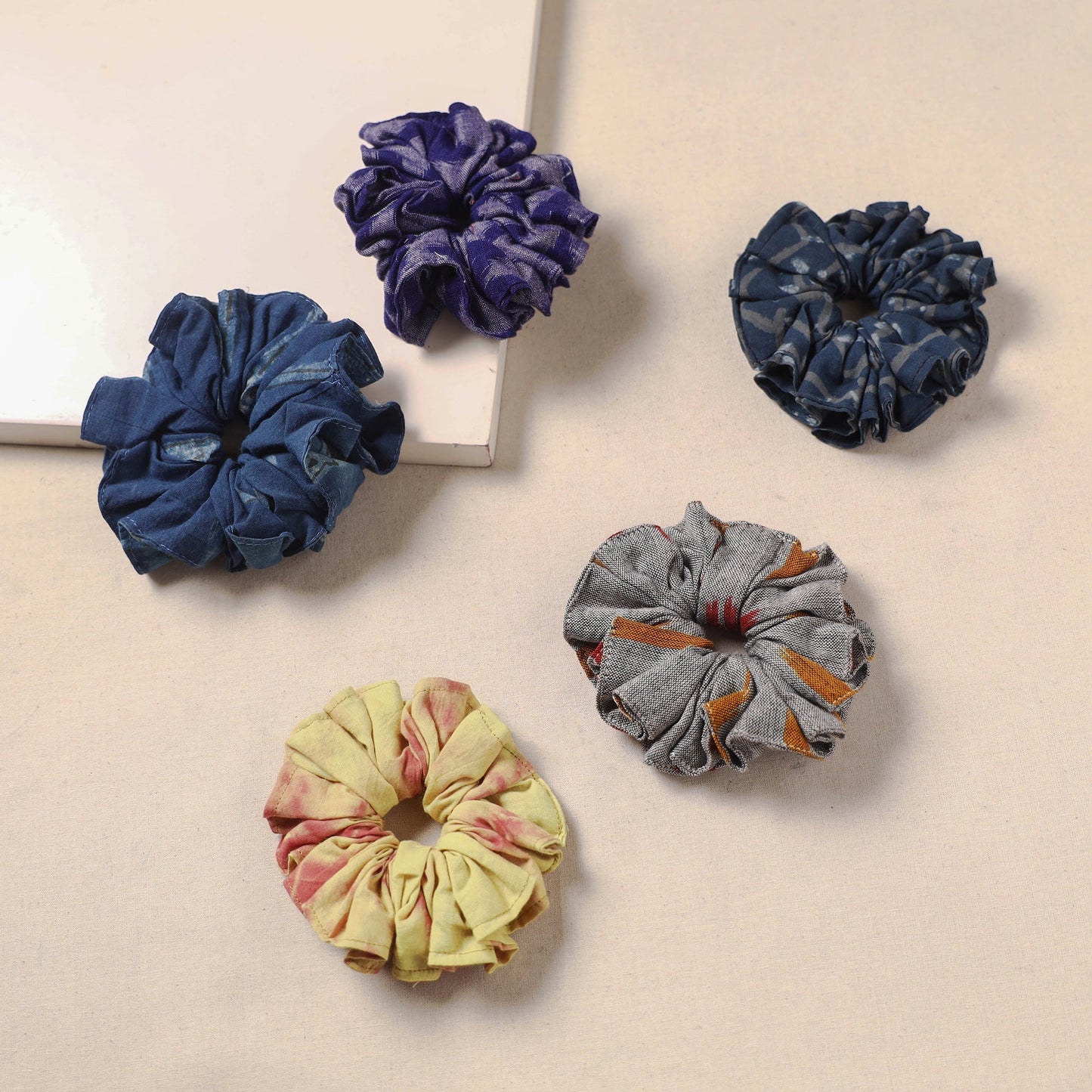 Handmade rubber band/scrunchies (set of 5) 115 - handcrafted