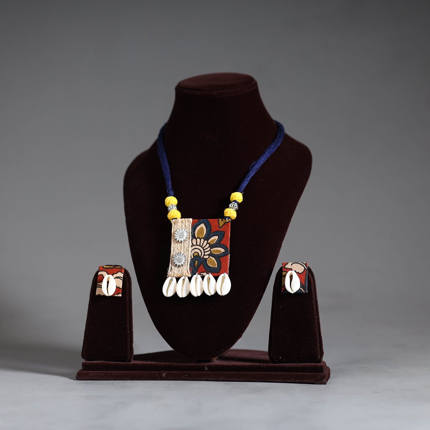 Buy Handmade Shell Jute Fabart Necklace Set Online