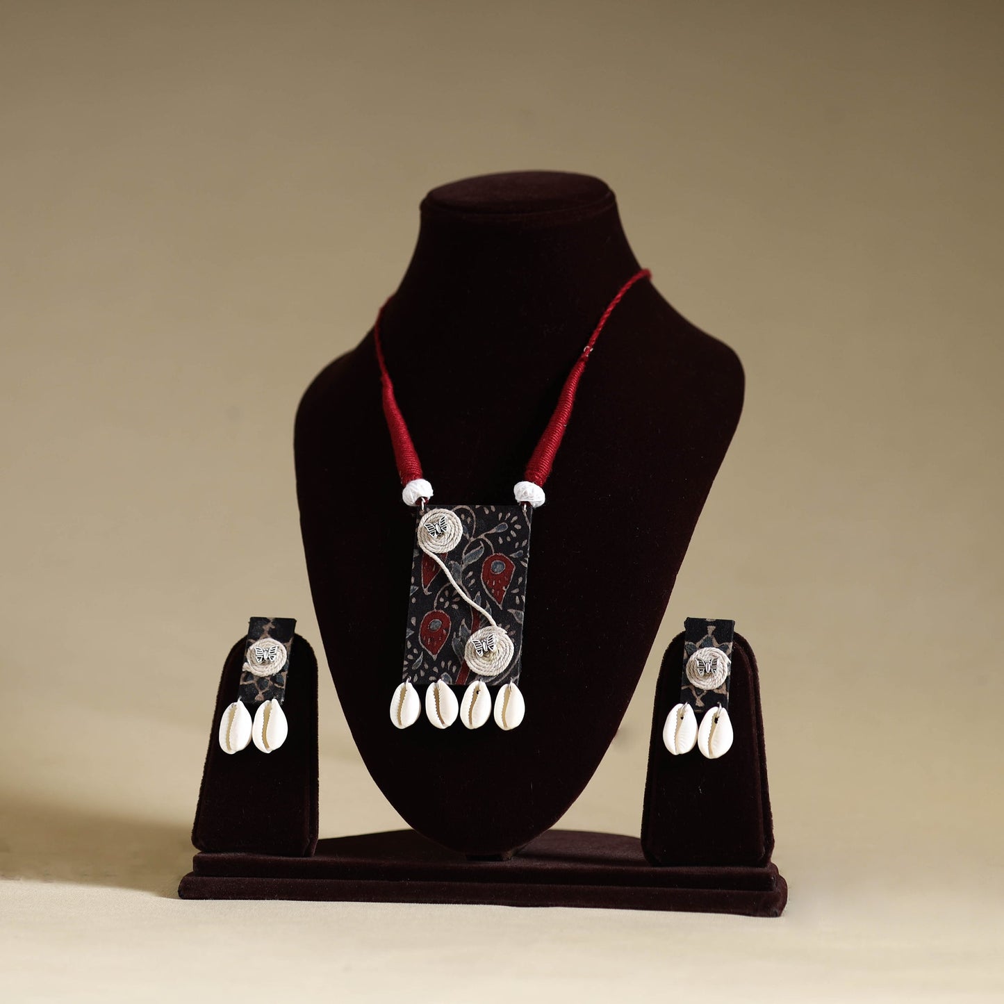Buy Handmade Shell Work Fabart Necklace Set