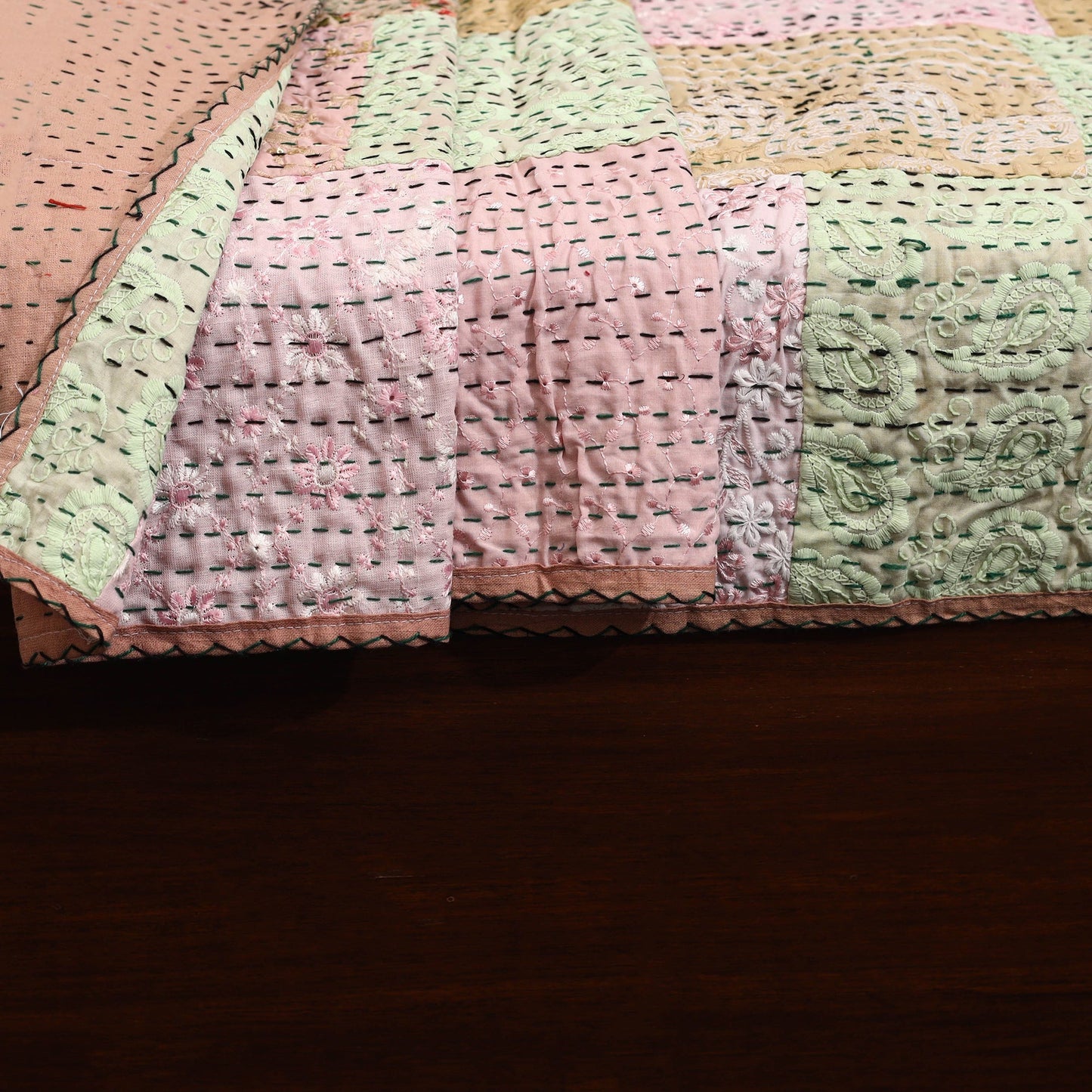 Khambadiya tagai patchwork quilt / gudri / blanket (108 x