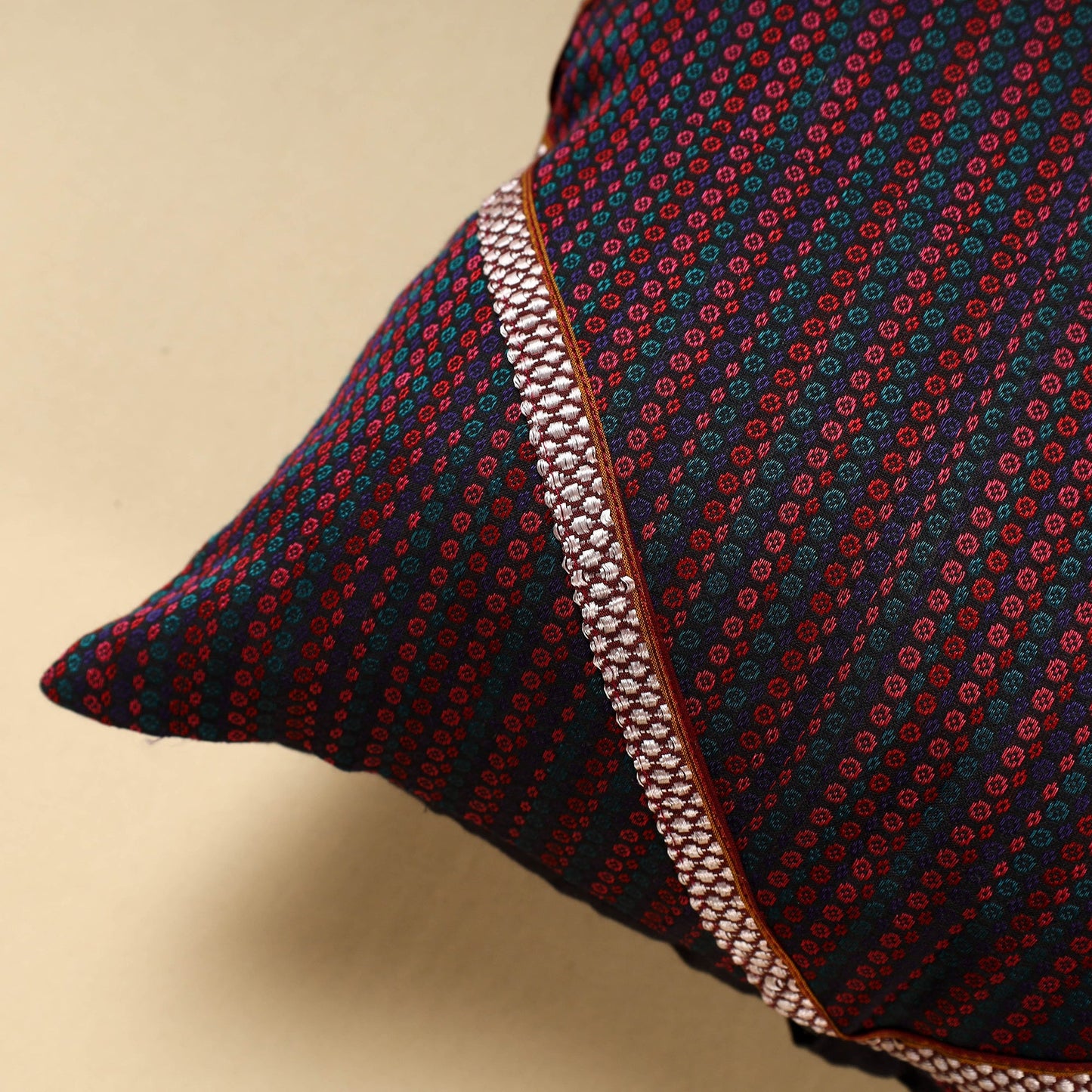 khun cushion cover