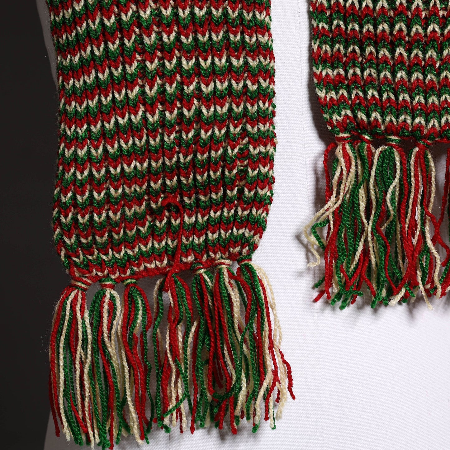 Kumaun Hand Knitted Woolen Muffler (50 in)