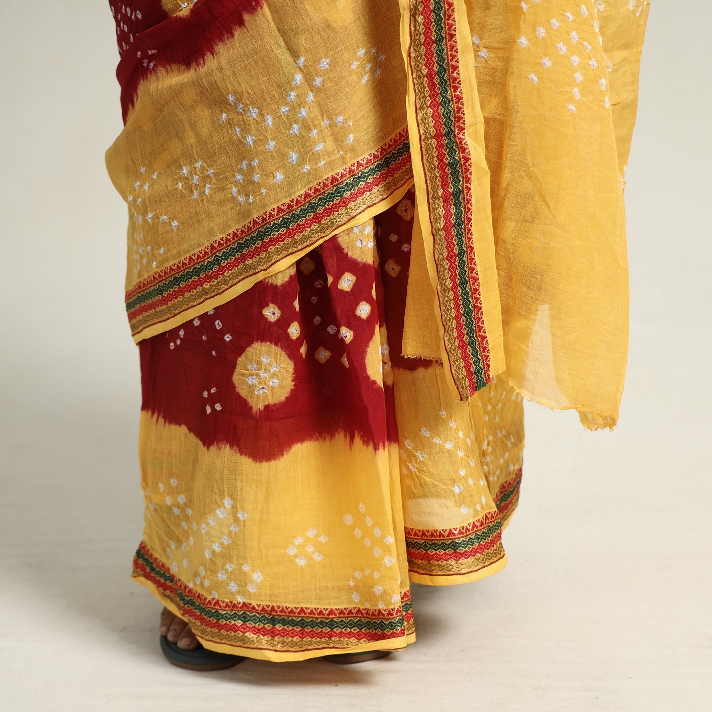 Red Kutch Bandhani Tie-Dye Cotton Saree with Blouse Piece