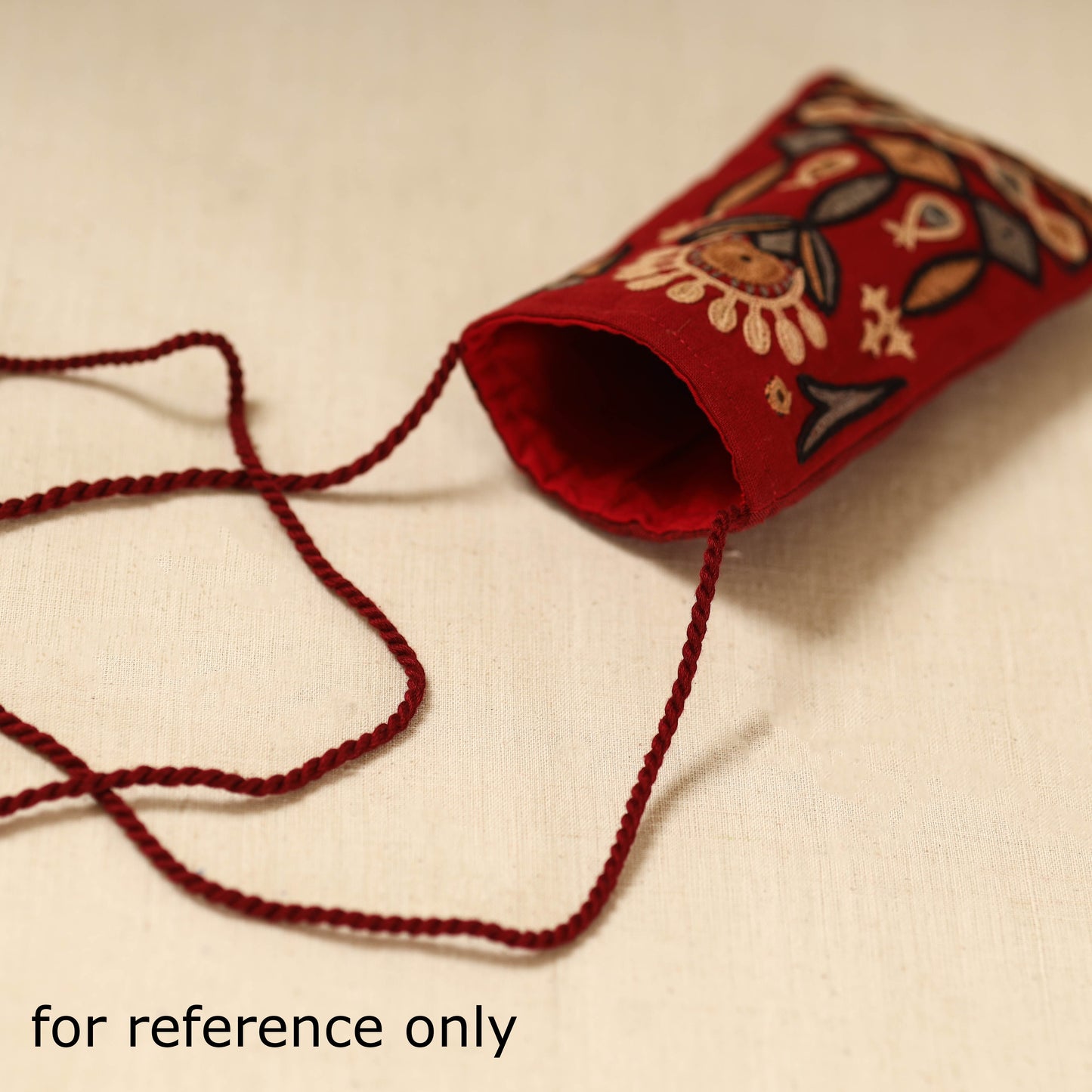 Kutch node hand embroidered sling dori mobile pouch 102