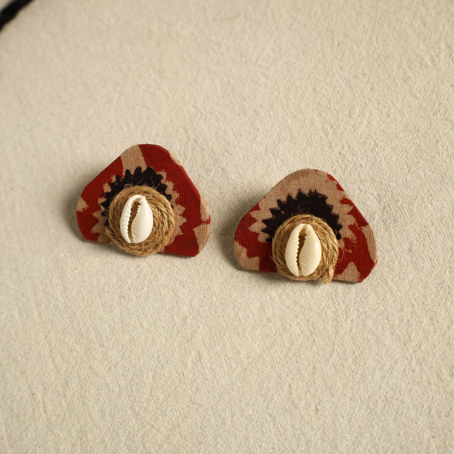 Multicolor Fabart Jute & Shell Work Necklace Set
