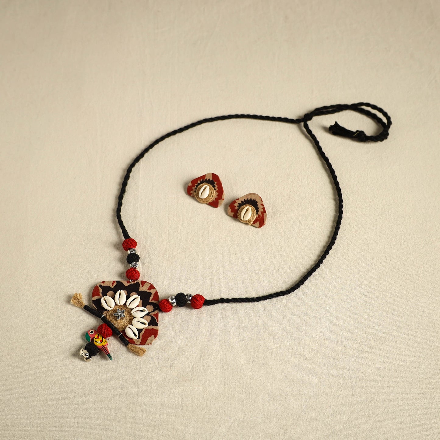 Multicolor Fabart Jute & Shell Work Necklace Set