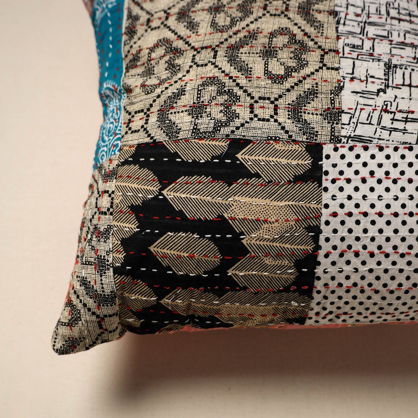 Tagai patchwork cushion cover (16 x 16 in) 54 - handcrafted