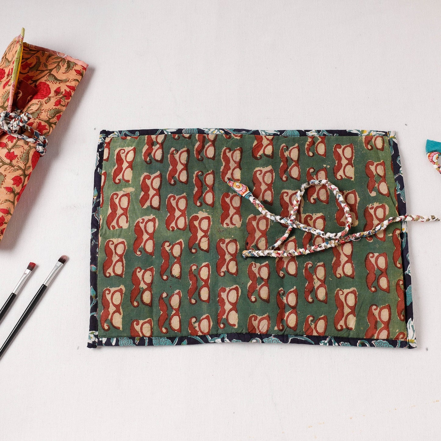 Multipurpose Segmented Storage Wrap PouchOnline