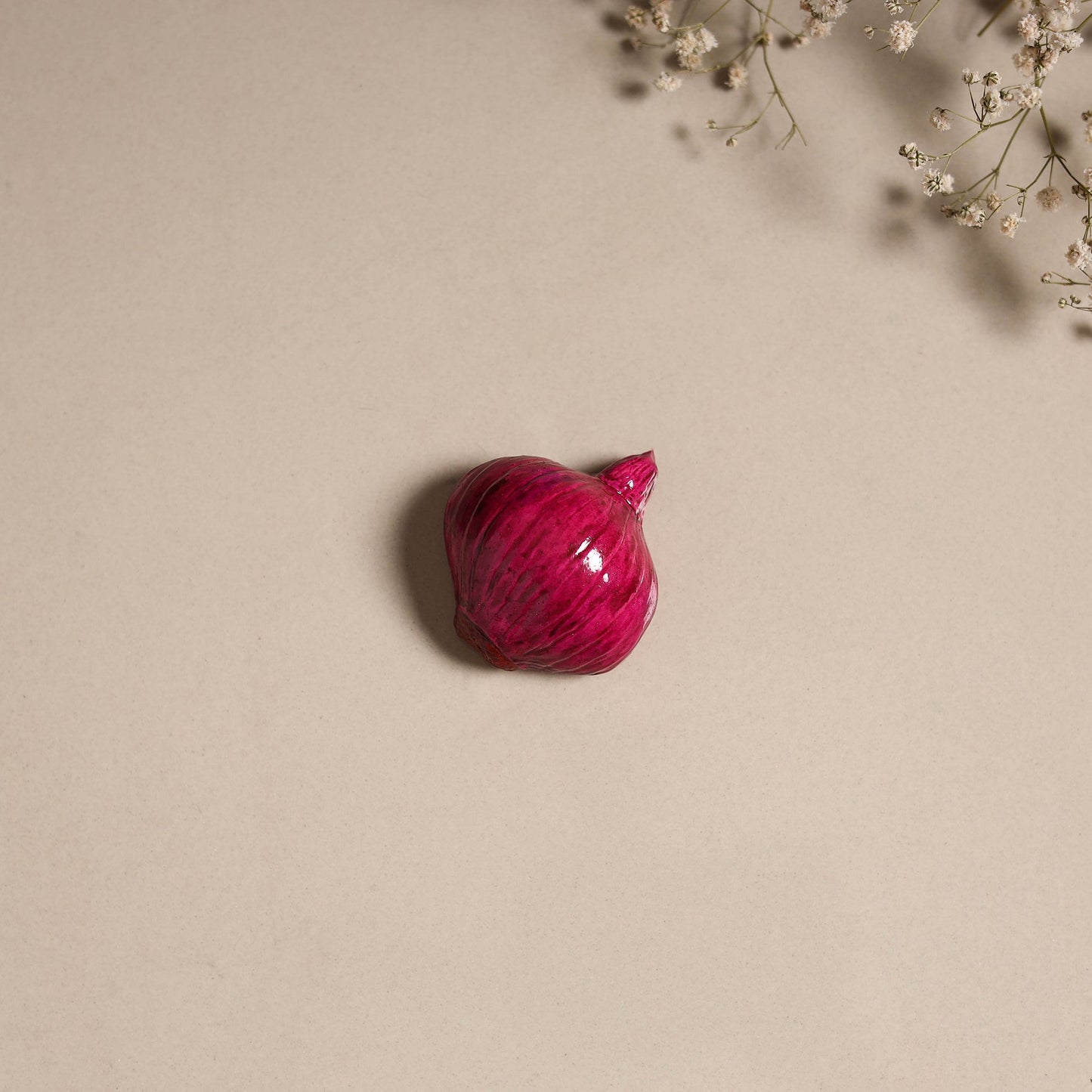 Onion - handpainted terracotta magnet 15 - handcrafted
