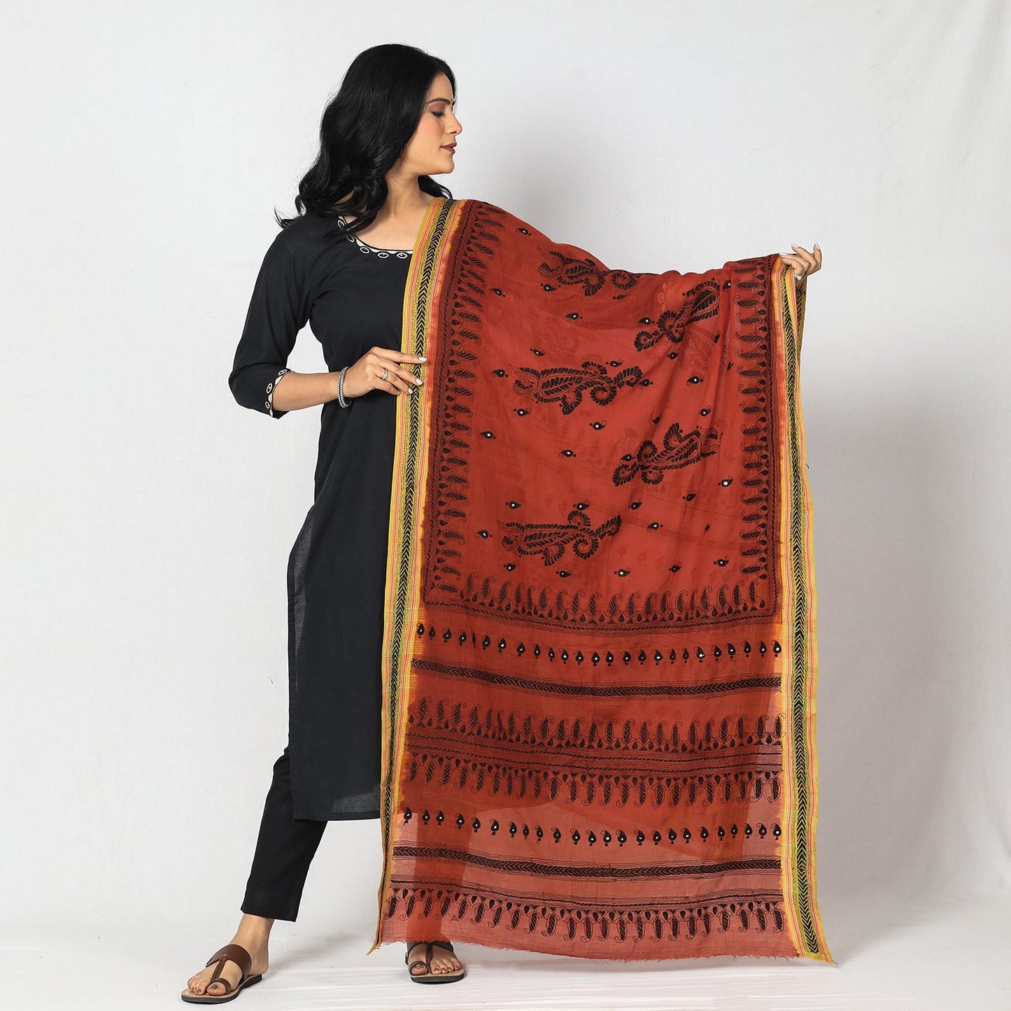 Bengal Kantha Embroidery Cotton Handloom Dupatta Online