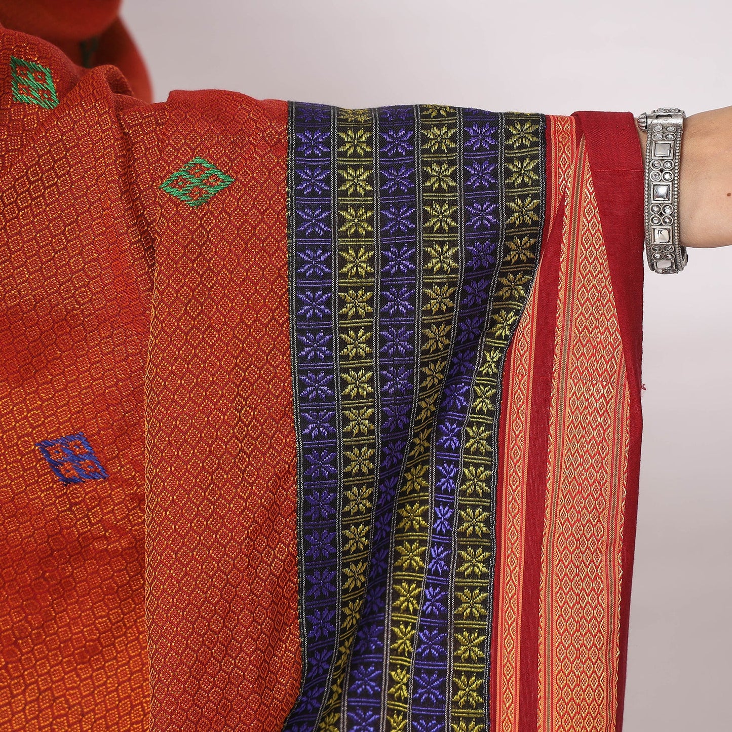 Buy Negi Kasuti Hand Embroidery Khun Cotton Dupatta Online l iTokri.com