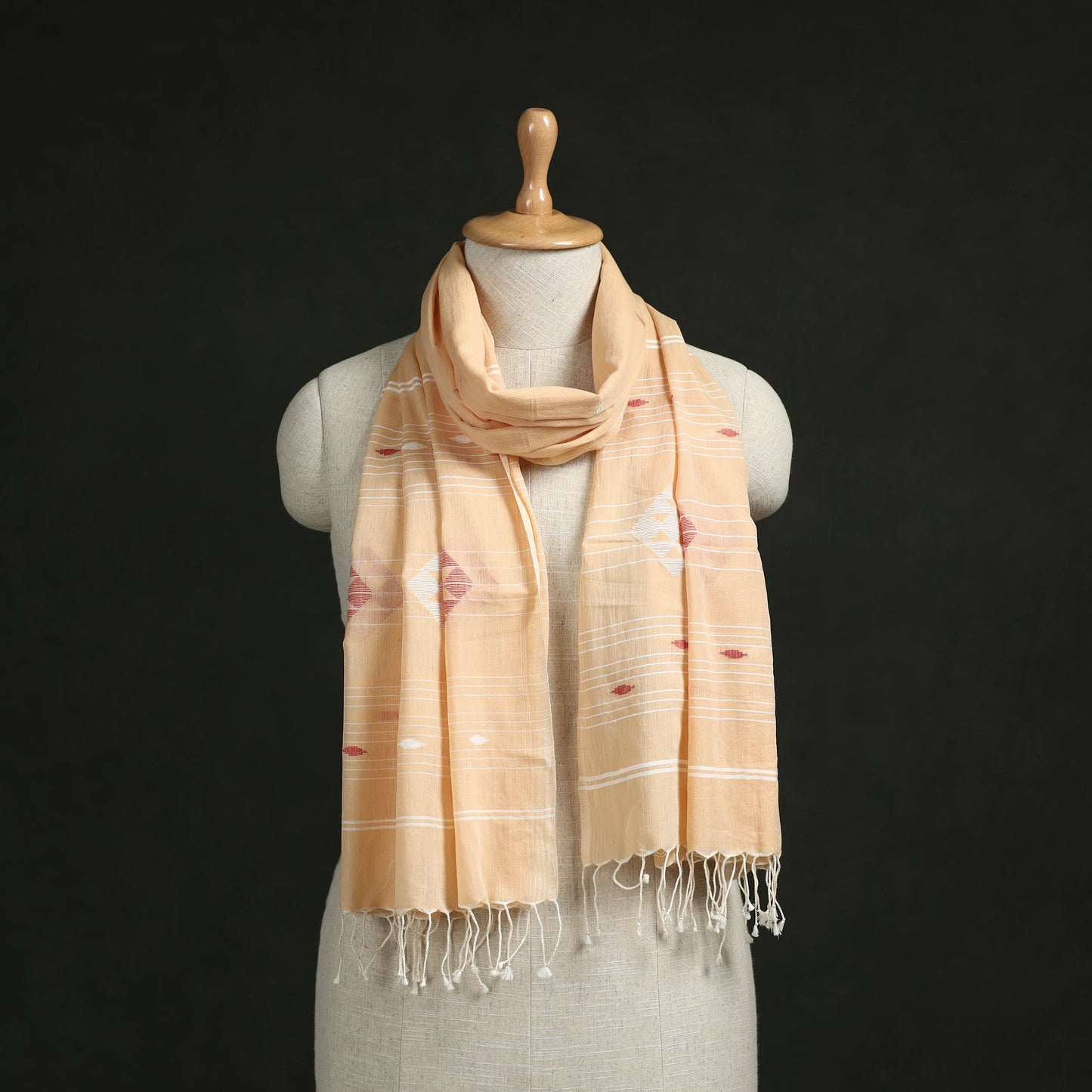 Handloom cotton burdwan jamdani stole with tassels 10