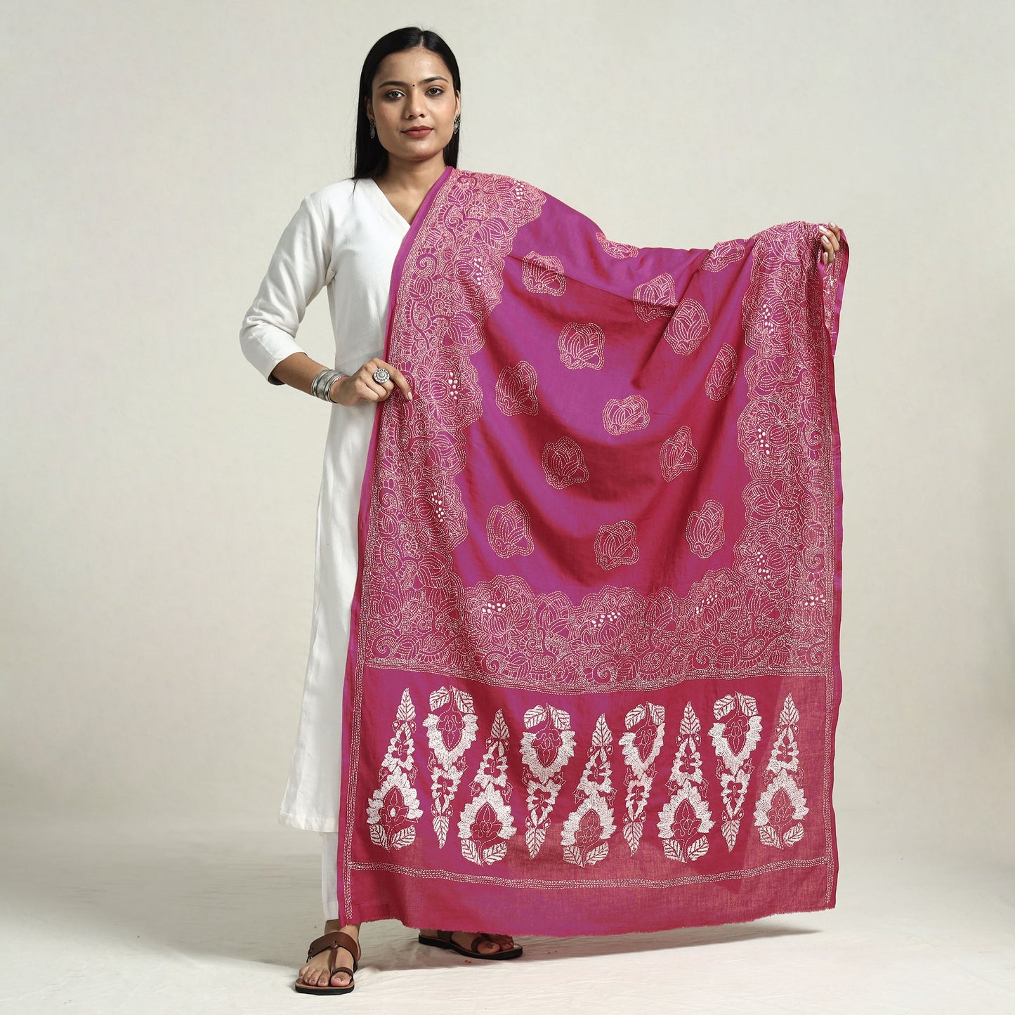 Bolpur Kantha Embroidery Cotton Handloom Dupatta with Tassels Online at iTokri.com