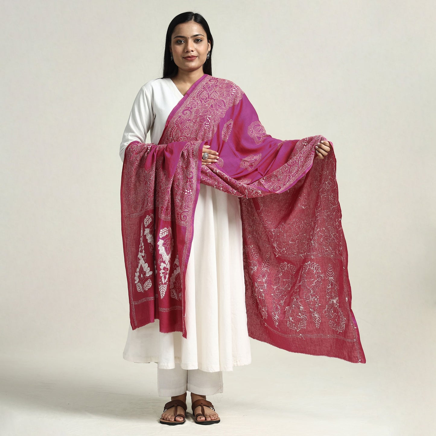Bolpur Kantha Embroidery Cotton Handloom Dupatta with Tassels Online at iTokri.com