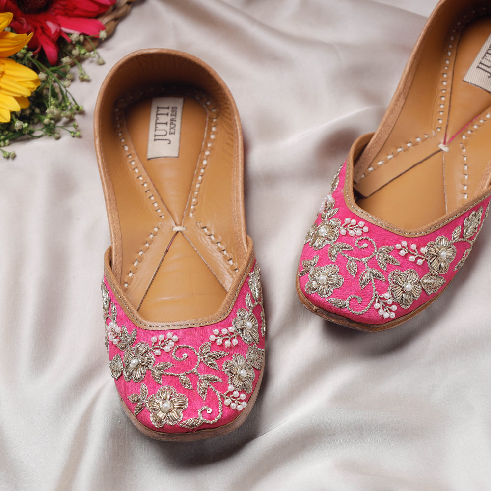 Pink Handstitched Embroidered Jutti